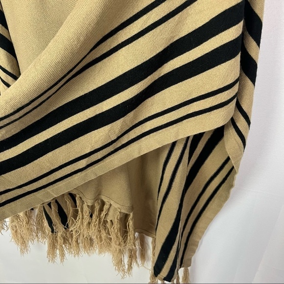 Forever 21 Brown & Black Stripe Tassel Bottom Poncho Sweater OS - Picture 4 of 5